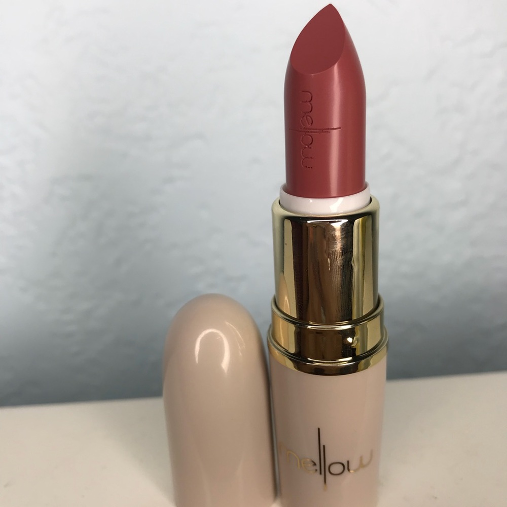 Nude lipstick